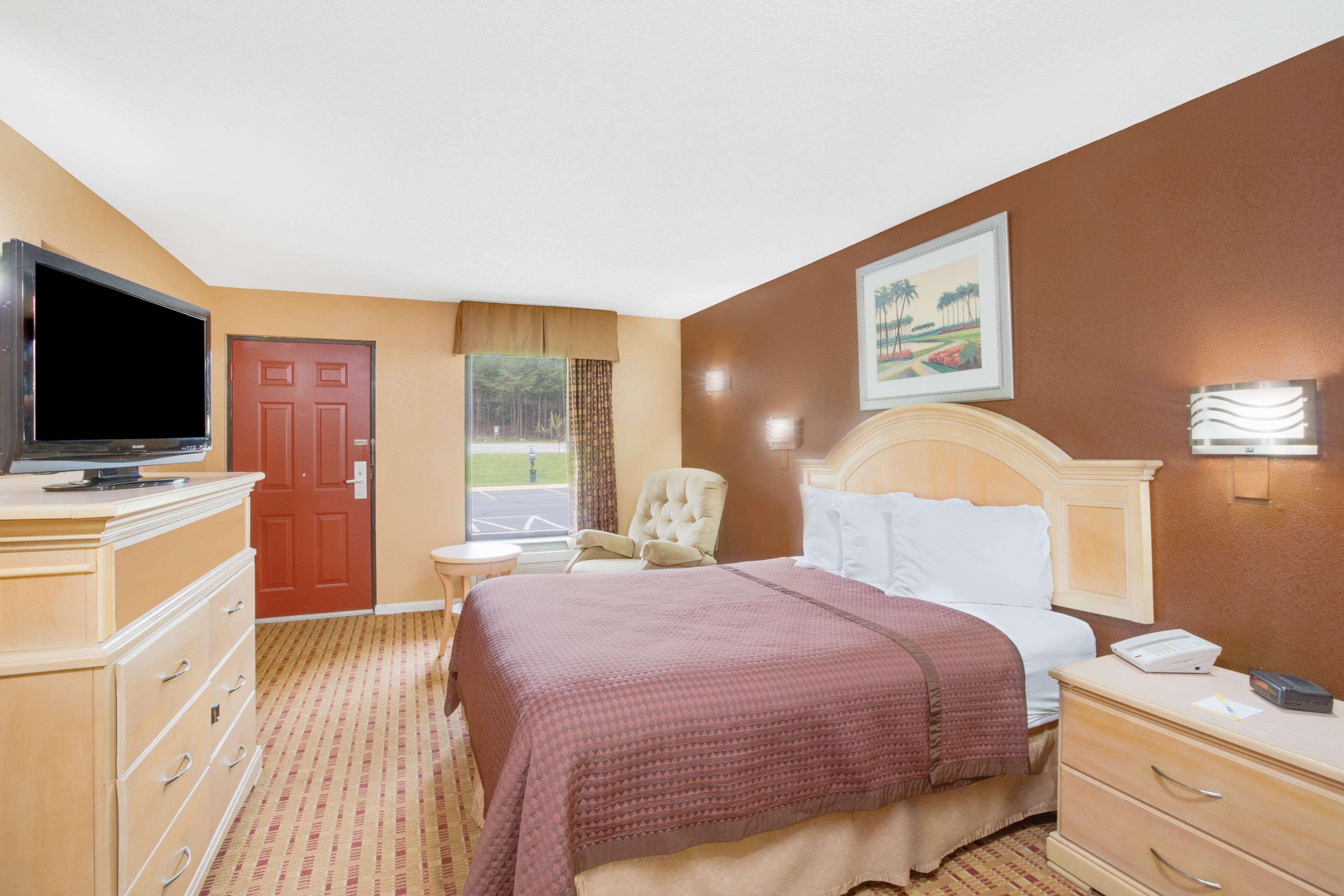 Columbus Inn And Suites Ngoại thất bức ảnh