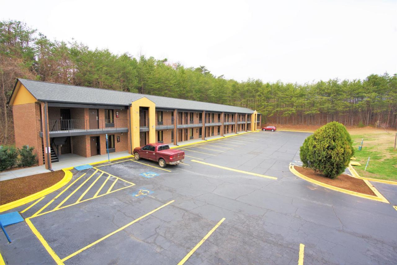 Columbus Inn And Suites Ngoại thất bức ảnh