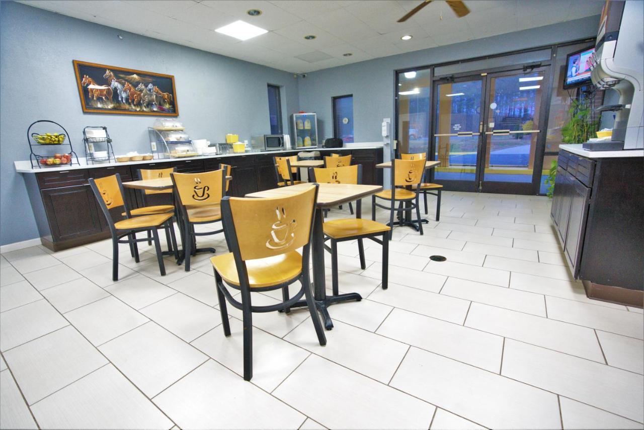 Columbus Inn And Suites Ngoại thất bức ảnh