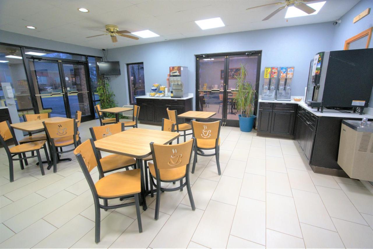 Columbus Inn And Suites Ngoại thất bức ảnh
