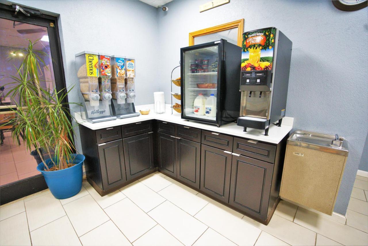 Columbus Inn And Suites Ngoại thất bức ảnh