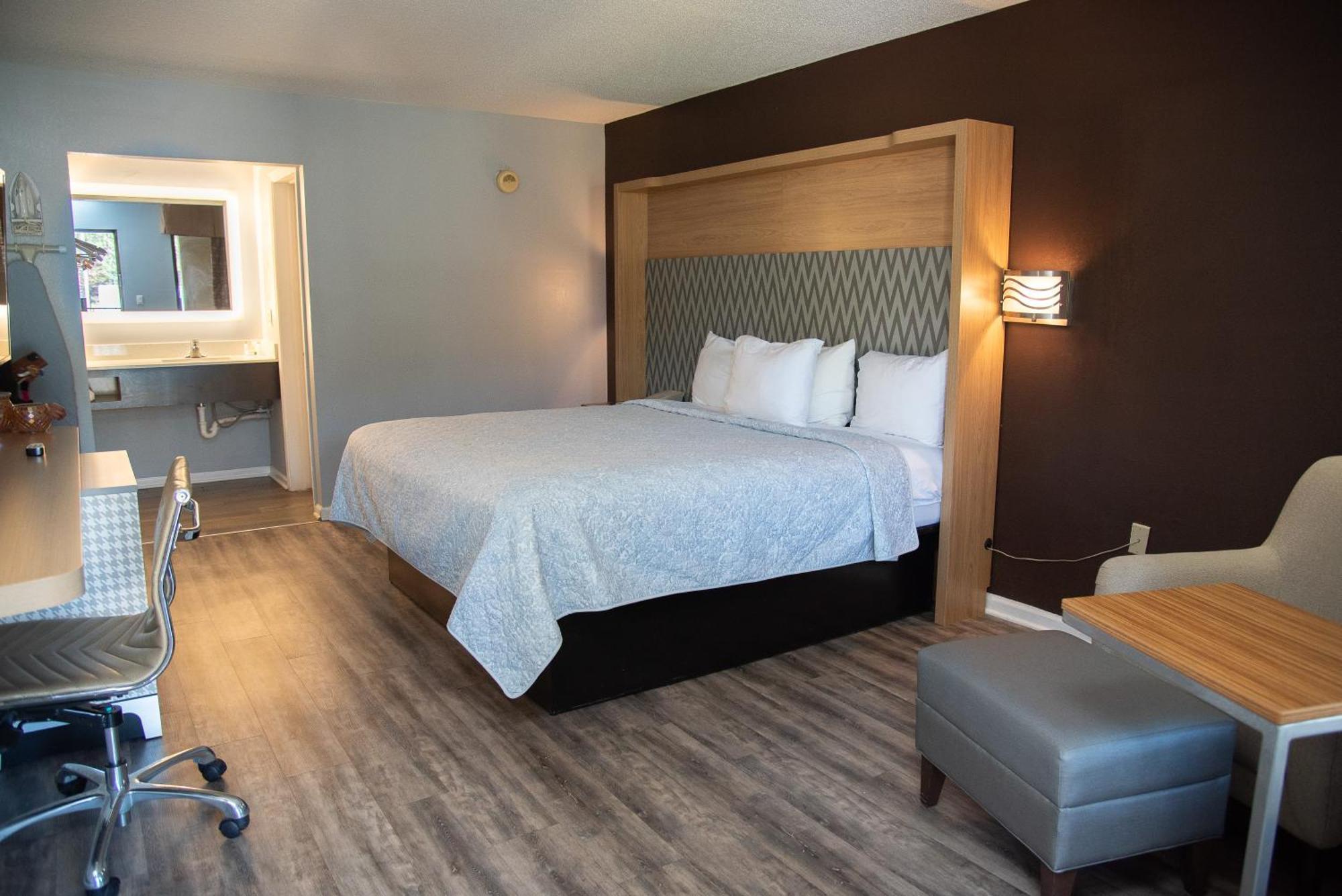 Columbus Inn And Suites Ngoại thất bức ảnh