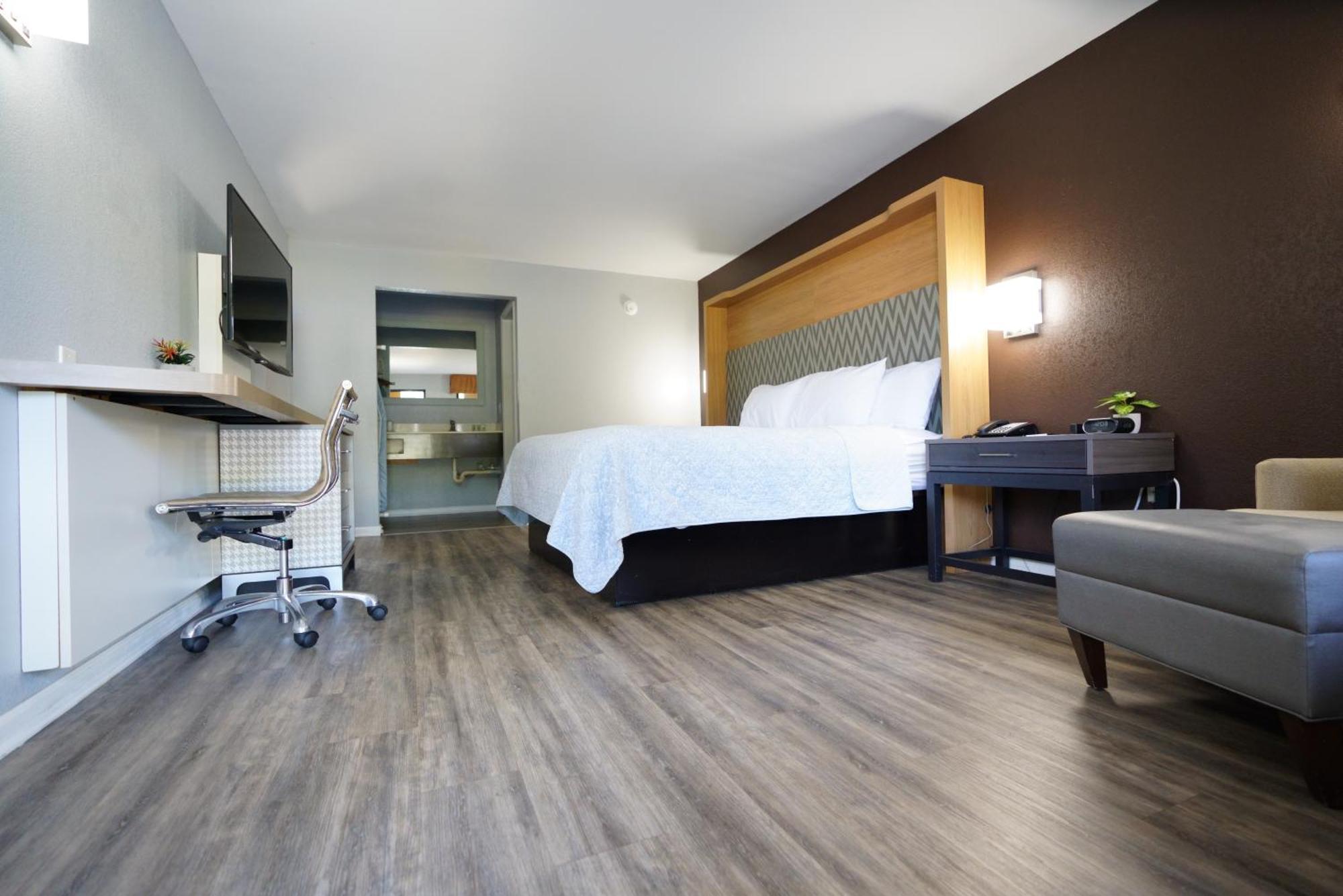 Columbus Inn And Suites Ngoại thất bức ảnh
